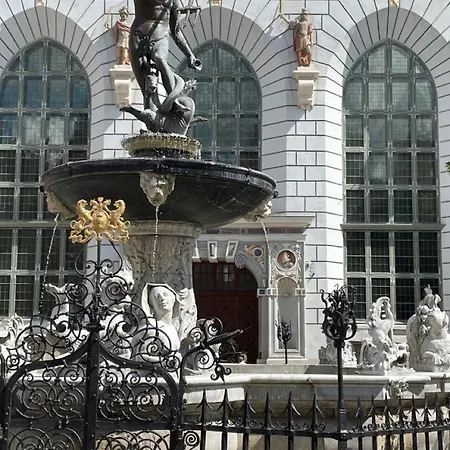 Kamienica Pod Lwem アパート